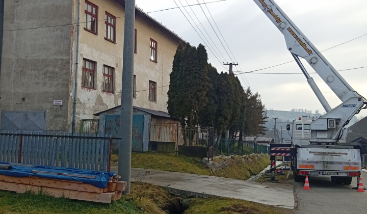 Aktuality / Projekt Odstránenie havarijného stavu budovy bývalej ZŠ v obci - foto