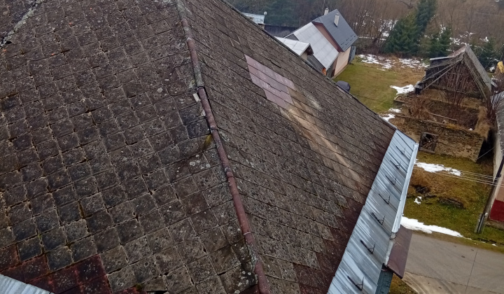 Aktuality / Projekt Odstránenie havarijného stavu budovy bývalej ZŠ v obci - foto