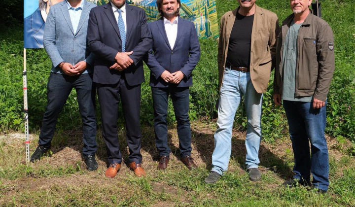 Aktuality / Petícia proti obnoveniu Vojenského obvodu Javorina - foto